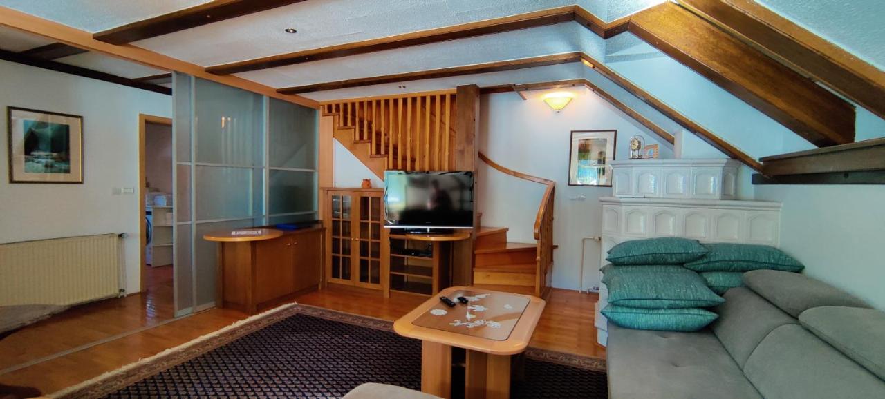 Guesthouse Pri Zalogarju Zelezniki Exteriör bild