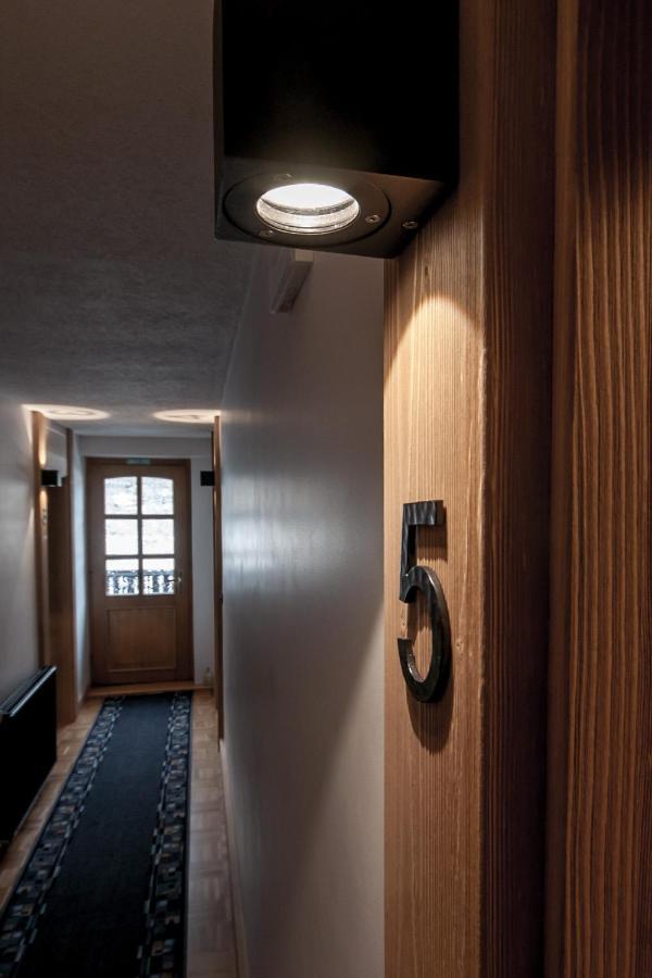 Guesthouse Pri Zalogarju Zelezniki Exteriör bild