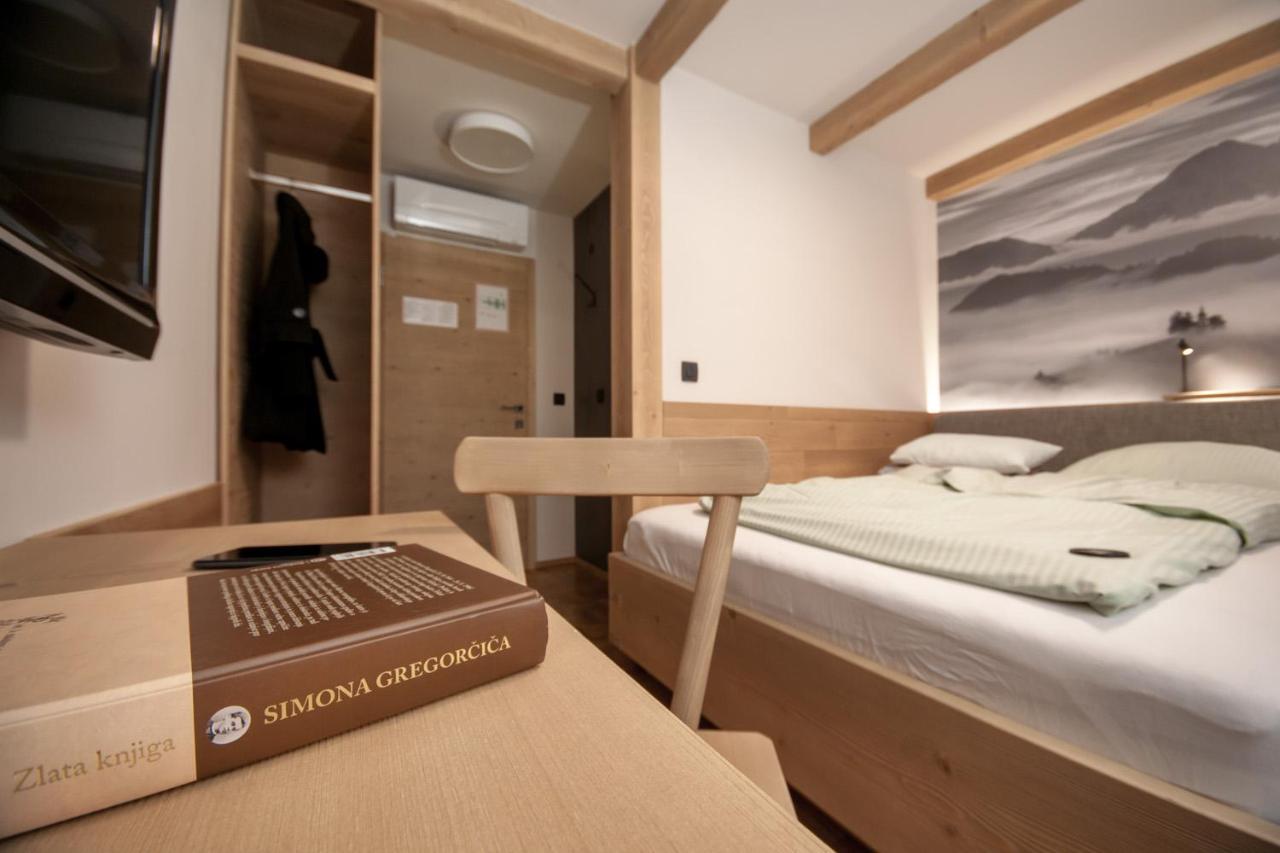 Guesthouse Pri Zalogarju Zelezniki Exteriör bild