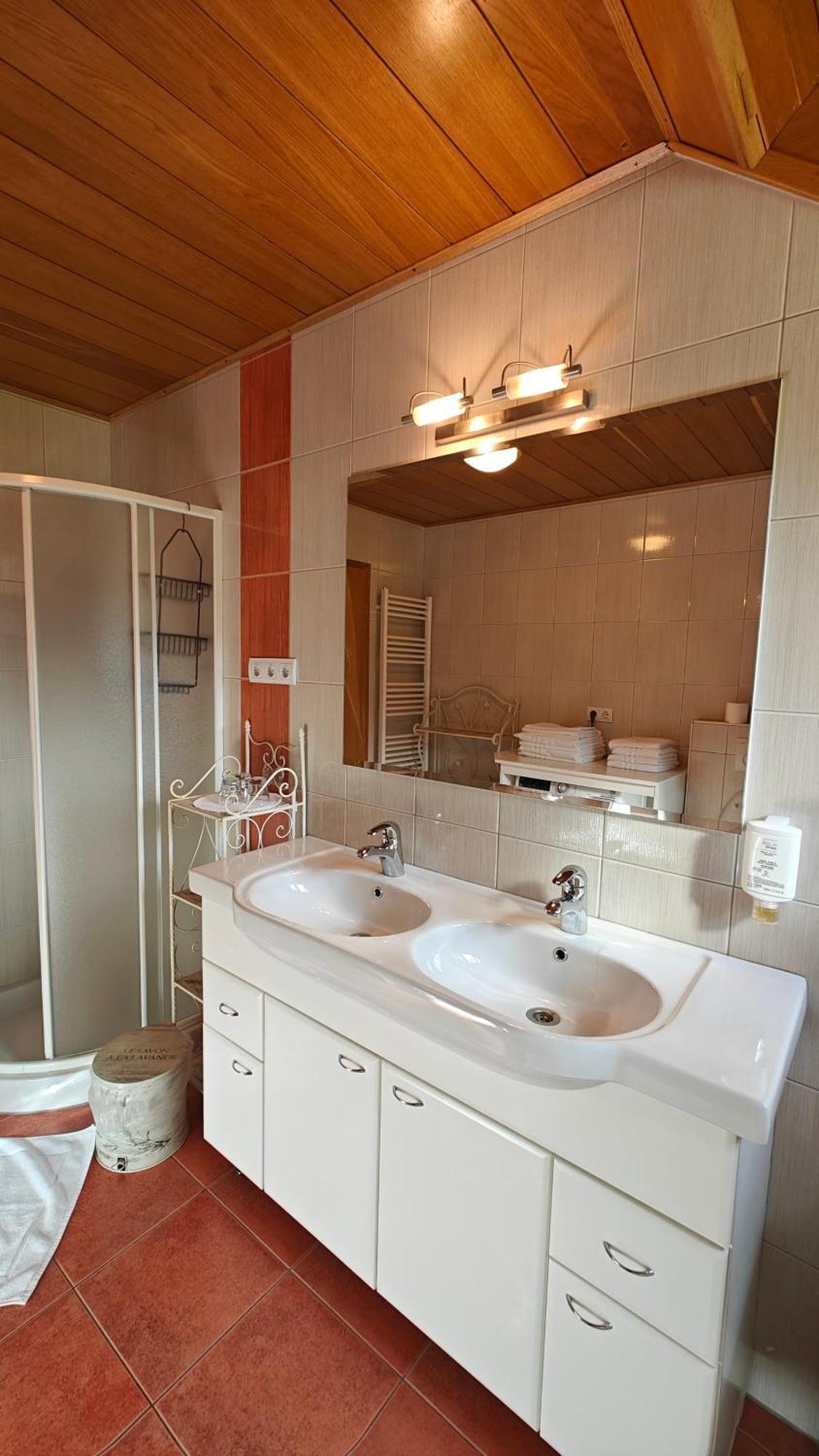Guesthouse Pri Zalogarju Zelezniki Exteriör bild