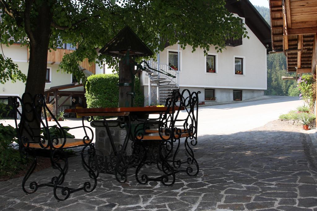 Guesthouse Pri Zalogarju Zelezniki Exteriör bild