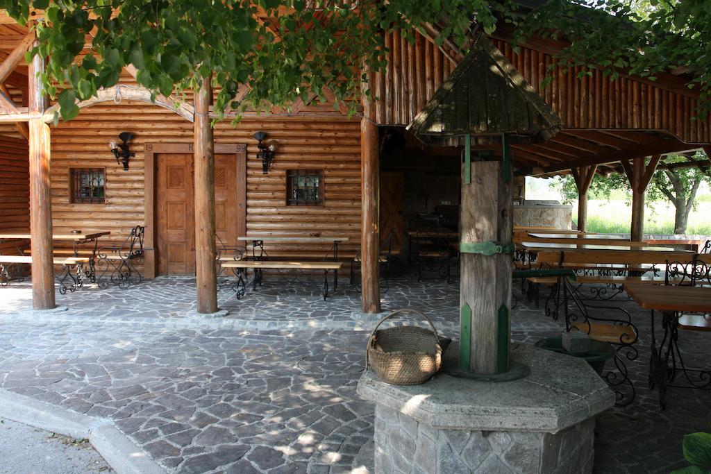 Guesthouse Pri Zalogarju Zelezniki Exteriör bild